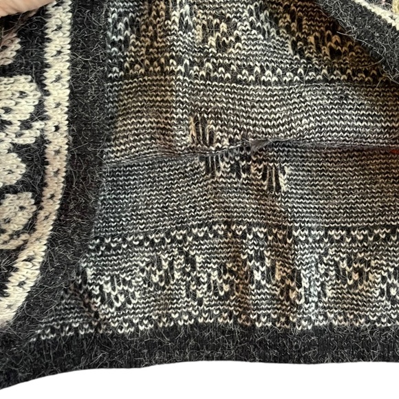 Vintage Kitty Hawk Vivian Lang Sweater Womens Medium 3D Floral Embroidered Knit - Picture 7 of 12